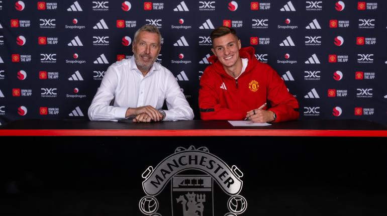 Benjamín Sesko, nuevo delantero del Manchester United