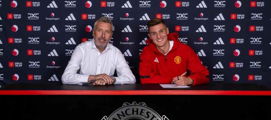 Benjamín Sesko, nuevo delantero del Manchester United