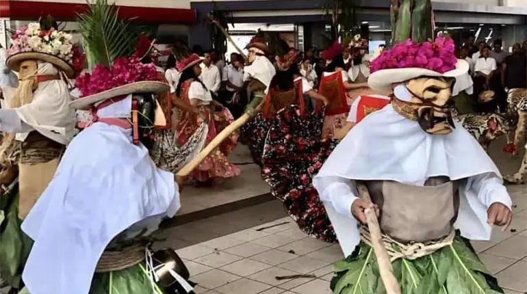 Hermilo Granados inaugura exposici&oacute;n sobre la Danza del Poch&oacute;