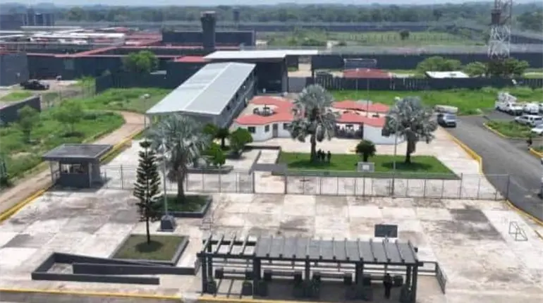 Rehabilitación del penal de Huimanguillo fue asignada de manera directa por "seguridad nacional": SOTOP