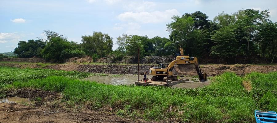 Inicia Conagua Tabasco dragado del río Jolochero en Buena Vista Segunda Sección, Centro