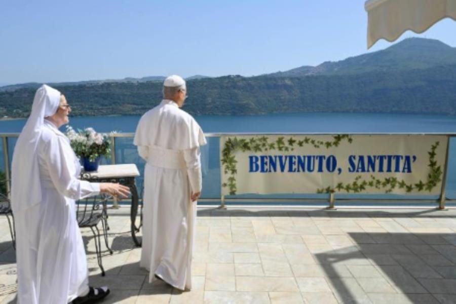 Papa León regresa a Castel Gandolfo para otros días de descanso