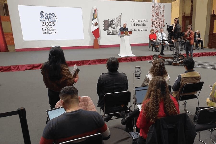 Debate entre Sheinbaum y periodista Reyna alarga la "mañanera" de este miércoles