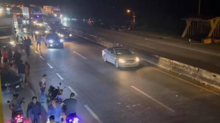 Bloquean por casi 2 horas la carretera Villahermosa-Frontera por fallas de CFE