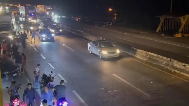 Bloquean por casi 2 horas la carretera Villahermosa-Frontera por fallas de CFE