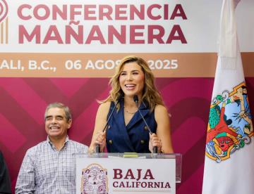 Abuchean a Marina del Pilar, gobernadora de BC, por “colarse” a concierto de Shakira