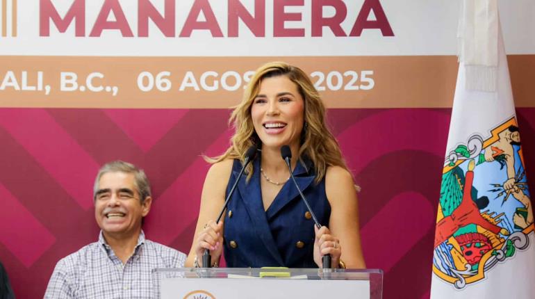 Abuchean a Marina del Pilar, gobernadora de BC, por "colarse" a concierto de Shakira