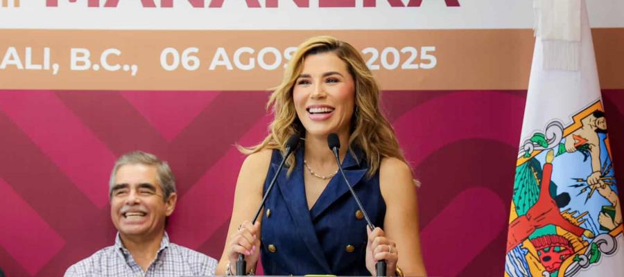 Abuchean a Marina del Pilar, gobernadora de BC, por "colarse" a concierto de Shakira