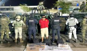 Capturan a ´El Mecánico´ con armas, equipo táctico y drogas en Centro