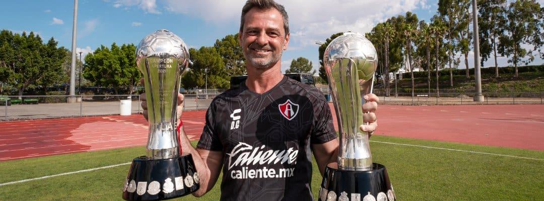 Diego Cocca, técnico que rompió sequía de 70 años sin título, regresa al Atlas