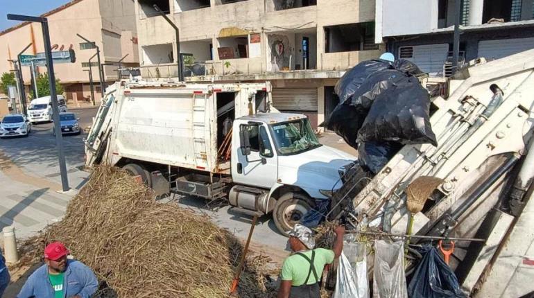 Retiran 7 toneladas de maleza tras limpieza en malecón de Villahermosa previo a evento de motonáutica