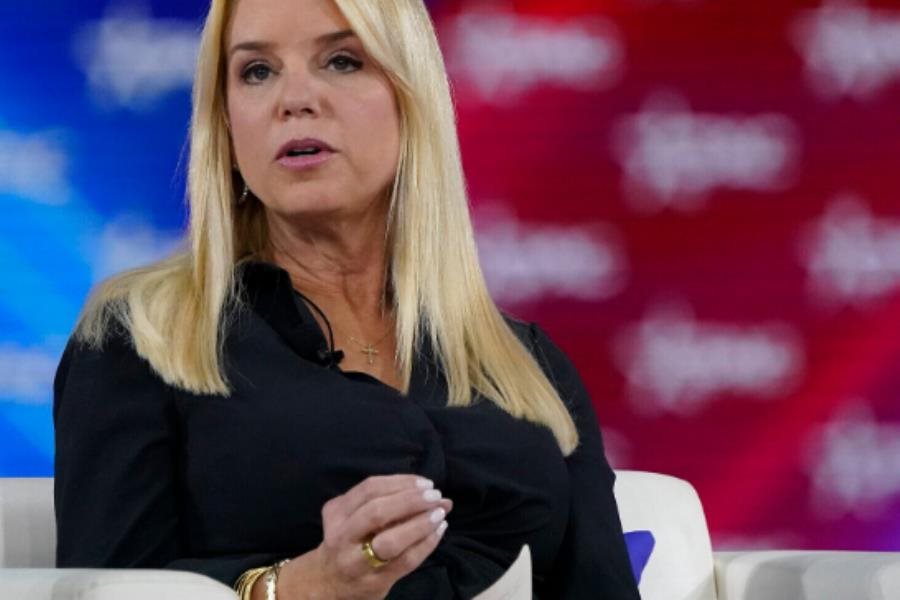 EE.UU. confisca 700 mdd en bienes de Maduro: Fiscal Bondi
