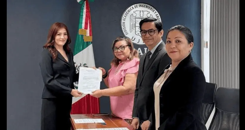 Exigen justicia para Merari recién egresada de la UJAT, tras ser atacada con block