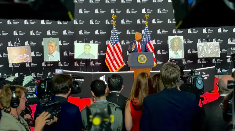 Trump amenaza a Putin con "consecuencias graves" si no pone fin a la guerra tras reunión