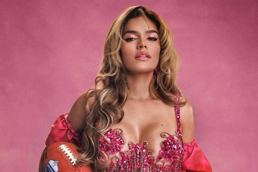 Karol G, la artista del show de medio tiempo en el duelo entre Kansas City y Los Ángeles Chargers en Brasil