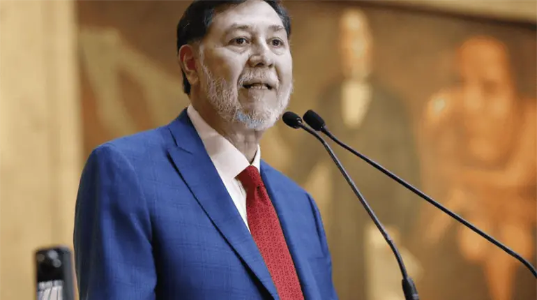 Con música y comida, Fernández Noroña cierra su presidencia en el Senado