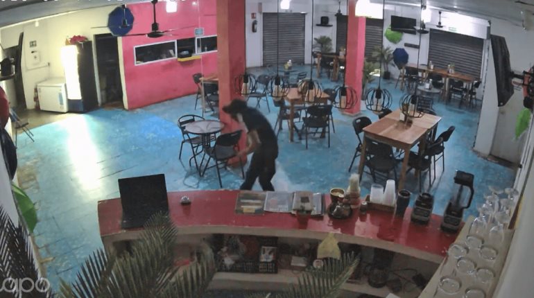 Lo detienen en Balancán por robar comercio; familia devuelve lo hurtado