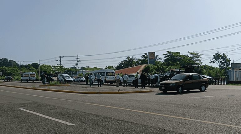 Un herido y daños materiales deja colisión de transportes públicos en la vía a Frontera