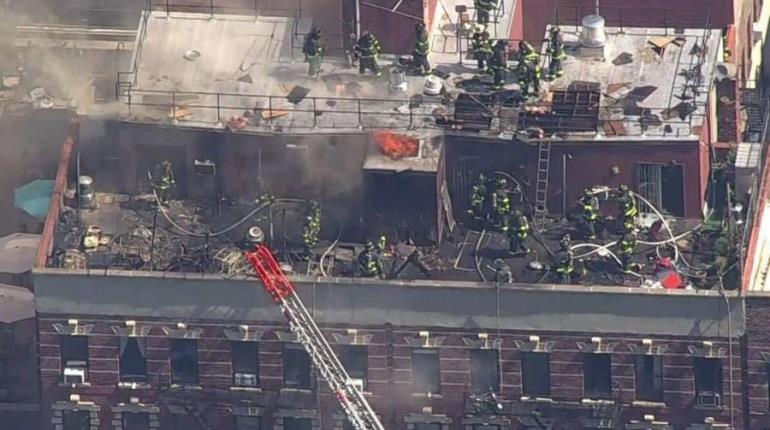 Tres heridos deja explosión en residencial de Manhattan