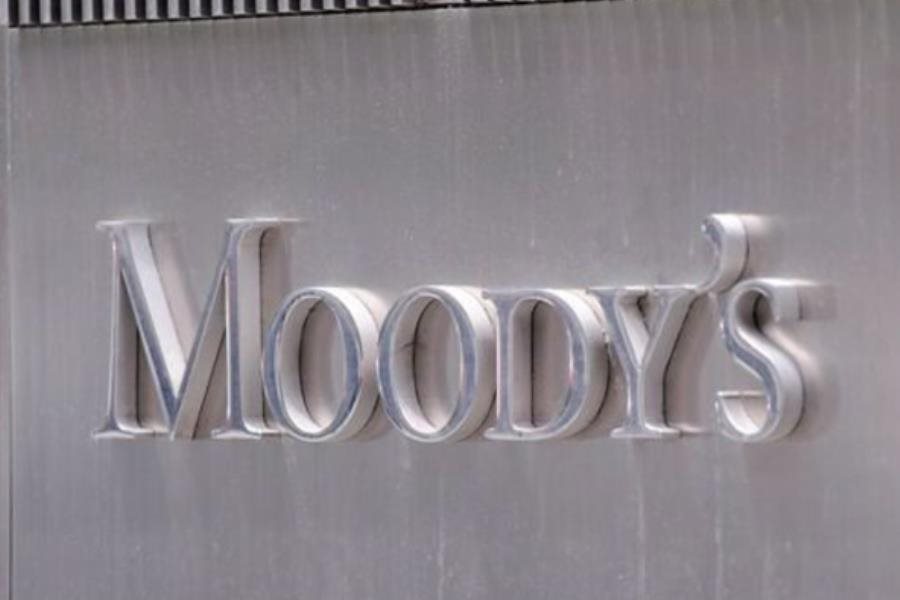 Moody´s revisa al alza calificaciones de Pemex