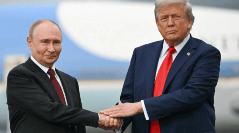 Turistas encuentran información confidencial de la reunión entre Trump y Putin en hotel de Alaska