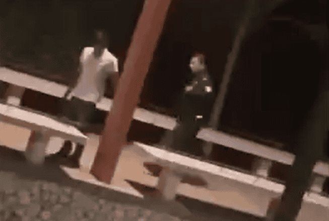 Policía roba celular a "borracho" en malecón de Gaviotas