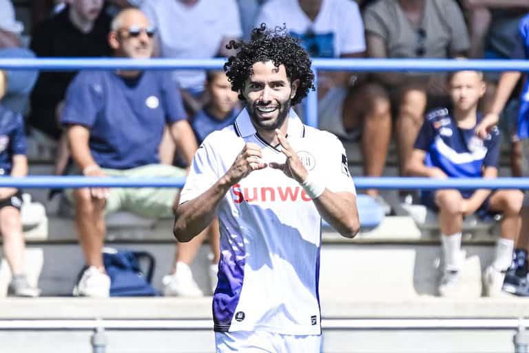 Con gol del mexicano César Huerta, Anderlecht vence al Dender