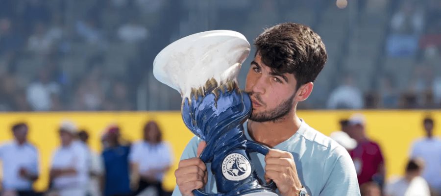Sinner abandona por problemas de salud y Alcaraz es campeón del Masters 1000 de Cincinnati