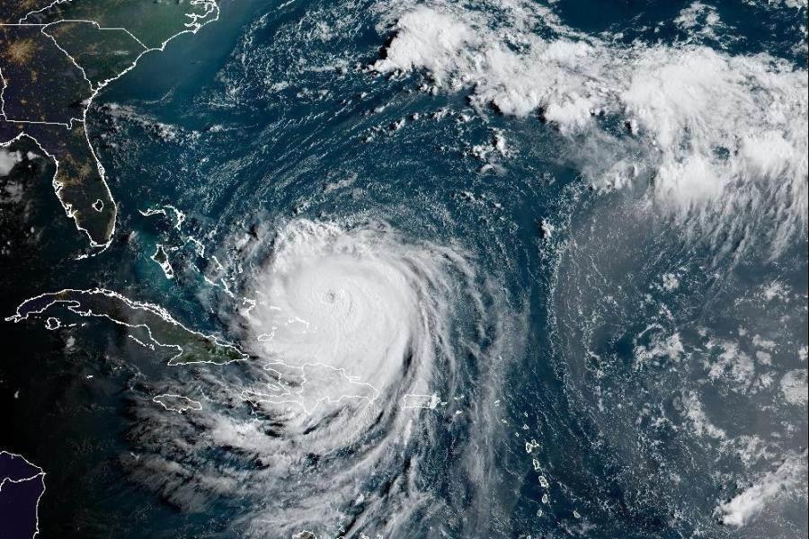 Evacúan islas turísticas en EE. UU. ante avance del huracán ´Erin´