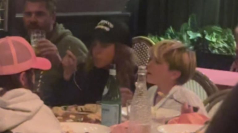 Shakira es captada comiendo con Antonio De la Rua después de 15 años de terminar su relación