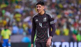 Edson Álvarez podría llegar al Fenerbahçe de Mourinho