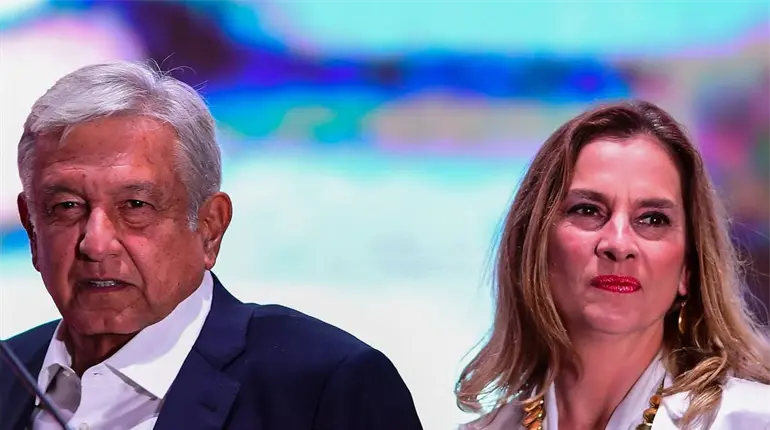 AMLO frenó mudanza de su esposa a España, afirma Lilly Téllez