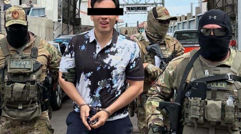 Embajador de EE. UU. en México difunde primera foto de Chávez Jr., tras su deportación