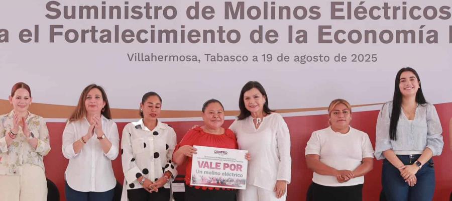 Entrega Centro molinos eléctricos del programa de Fortalecimiento Económico Familiar