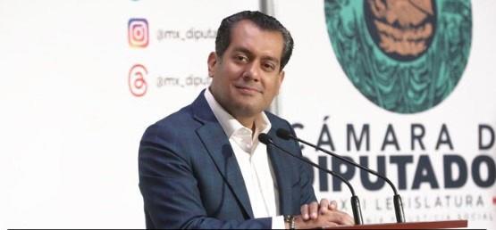 Ataja Gutiérrez Luna que ropa y accesorios de lujo son producto de su trabajo en el sector privado