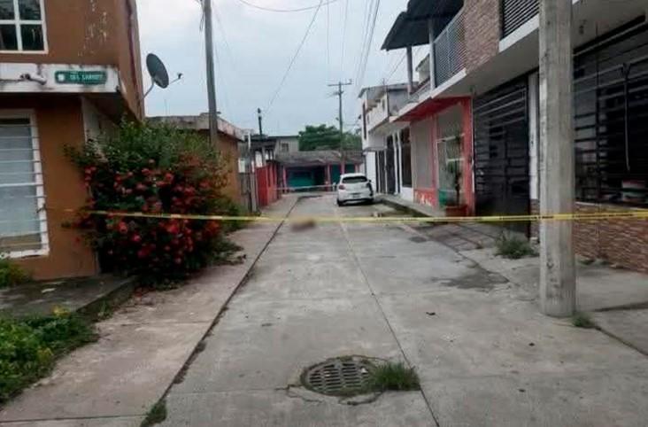 Se arroja de tercer piso y muere minutos después en colonia Invitab de Cárdenas