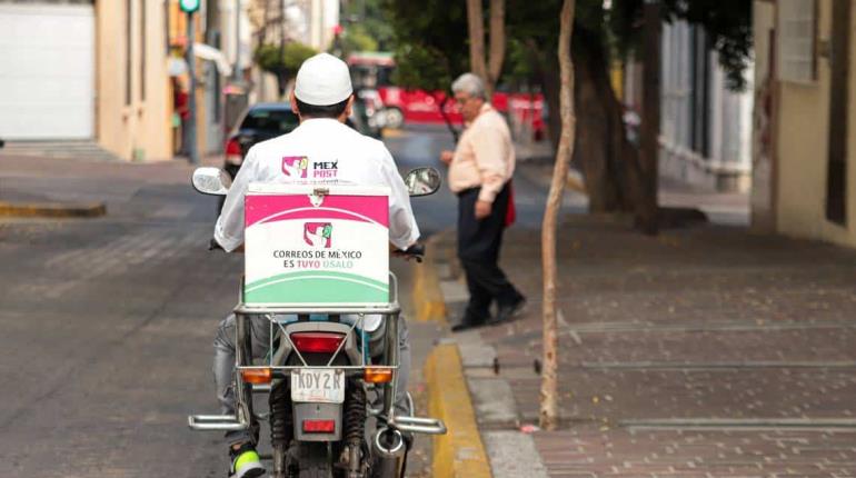 Carteros, oficio que se resiste a desaparecer; en Tabasco solo hay 89, uno es mujer