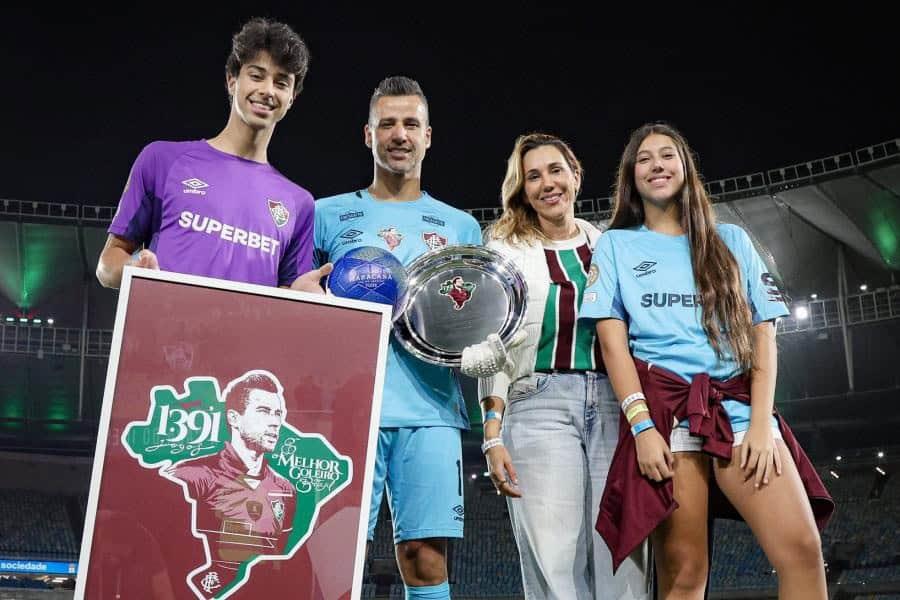 El arquero brasileño Fabio, se convierte en el futbolista con más partidos en la historia El arquero brasileño Fabio, se convierte en el futbolista con más partidos en la historia