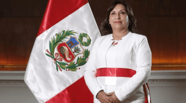 Frena Perú investigaciones contra su presidenta hasta que finalice cargo