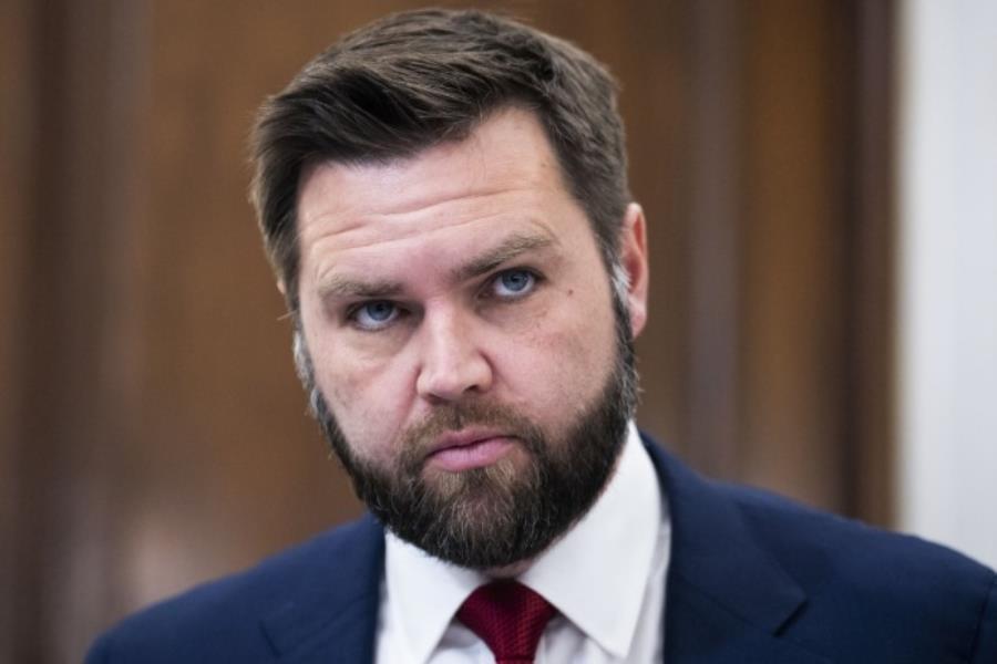 Abuchean y llaman "nazi" a J.D. Vance durante visita a tropas en Washington, D.C.