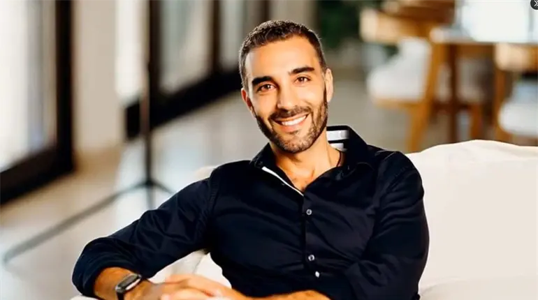 Simón Levy publica video desde aeropuerto tras emisión de ficha roja de la Interpol