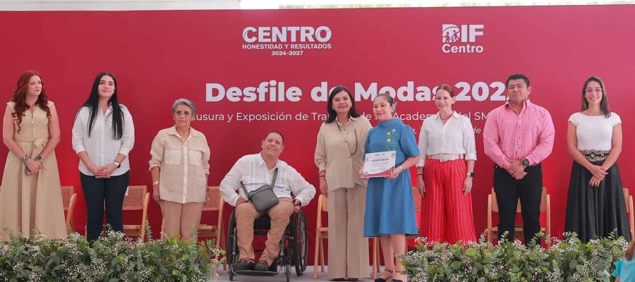 Egresan 356 ciudadanos de talleres comunitarios del DIF Centro; clausuran ciclo 2024–2025