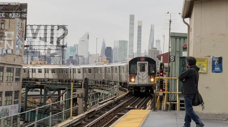 Empresa de Carlos Slim obtiene contrato millonario para ampliar metro en NY