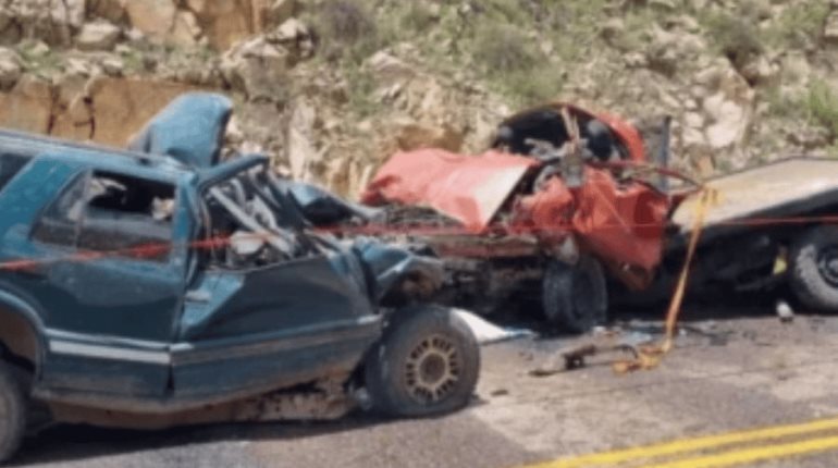 Mueren 7 personas en choque frontal en zona Tarahumara de Chihuahua