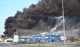 Bombardeos rusos en Ucrania alcanzan complejo industrial de EE.UU.; Trump no descarta sanciones