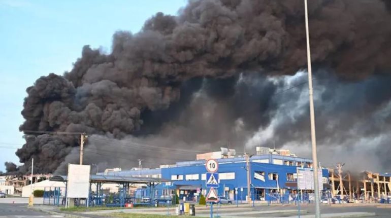 Bombardeos rusos en Ucrania alcanzan complejo industrial de EE.UU.; Trump no descarta sanciones
