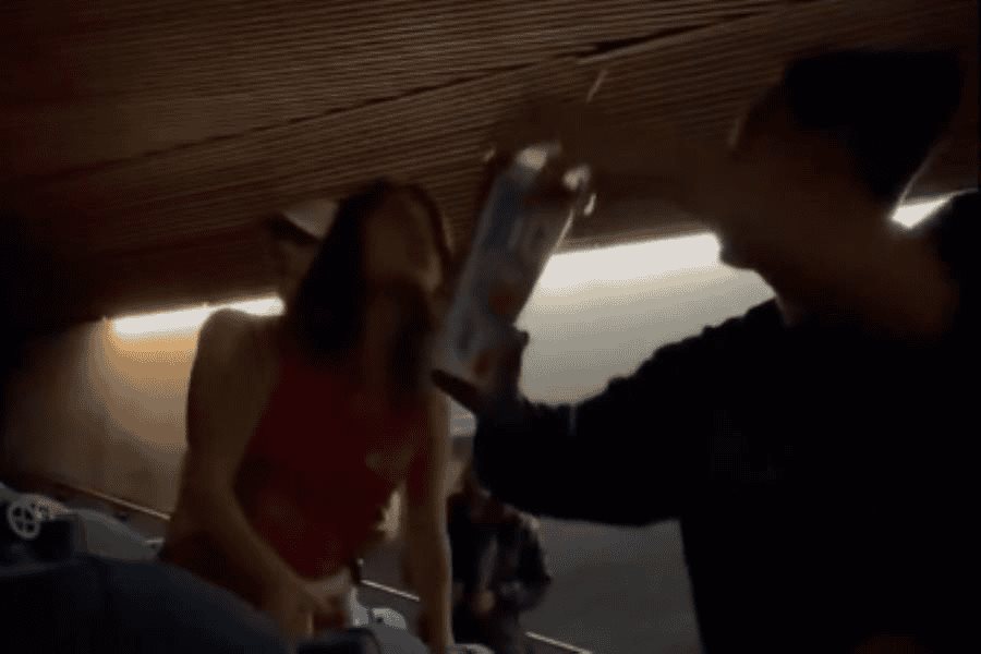 Lady Cineteca, joven arma escandalo tras ser señalada de no guardar silencio en la sala de cine Lady Cineteca, joven arma escandalo tras ser señalada de no guardar silencio en la sala de cine