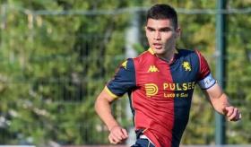 Johan Vásquez iniciará su quinta temporada en la Serie A y su primera como capitán del Genoa