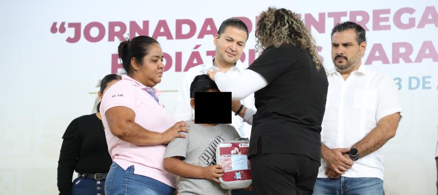 Entrega Javier May 132 auxiliares auditivos a menores de edad Entrega Javier May 132 auxiliares auditivos a menores de edad