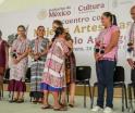 Entrega Sheinbaum créditos a mujeres amuzgas para preservar el huipil y su fuente de ingreso